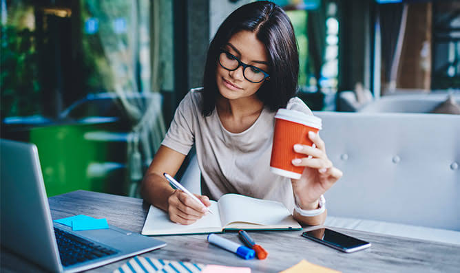 Top 7 Online Jobs for Students In Canada to Rake In Extra Cash